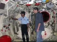 Wisatawan-dari-Perancis-mendapat-penjelasan-dari-guide-Monkasel-194x146